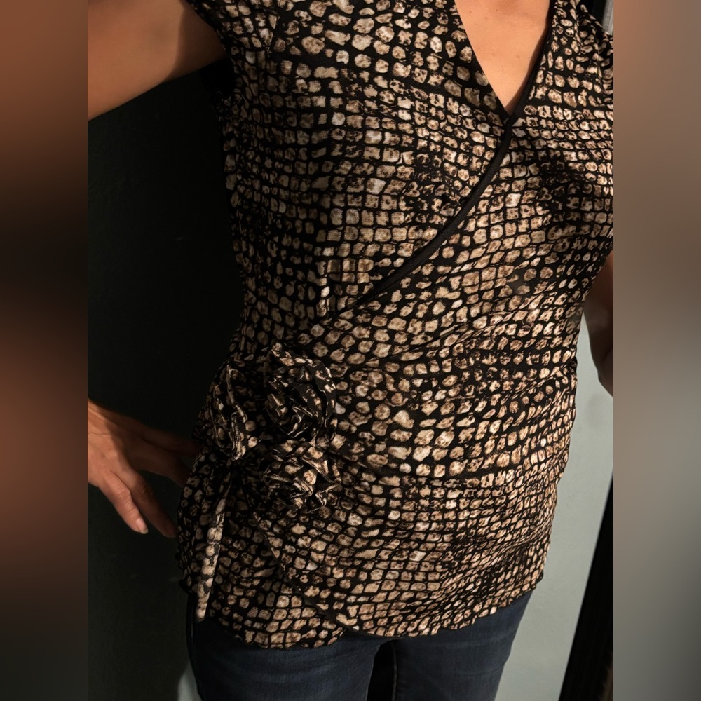 Worthington Black and Tan Patterned Blouse - Picture 7 of 7